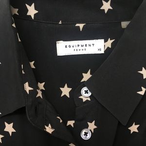 Equipment Slim Signature Silk Top in Star Print